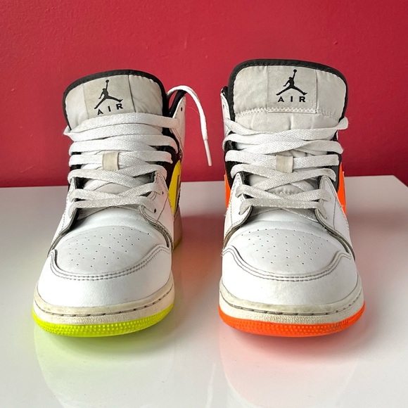 Jordan 1 Mid Notebook - Picture 8 of 9